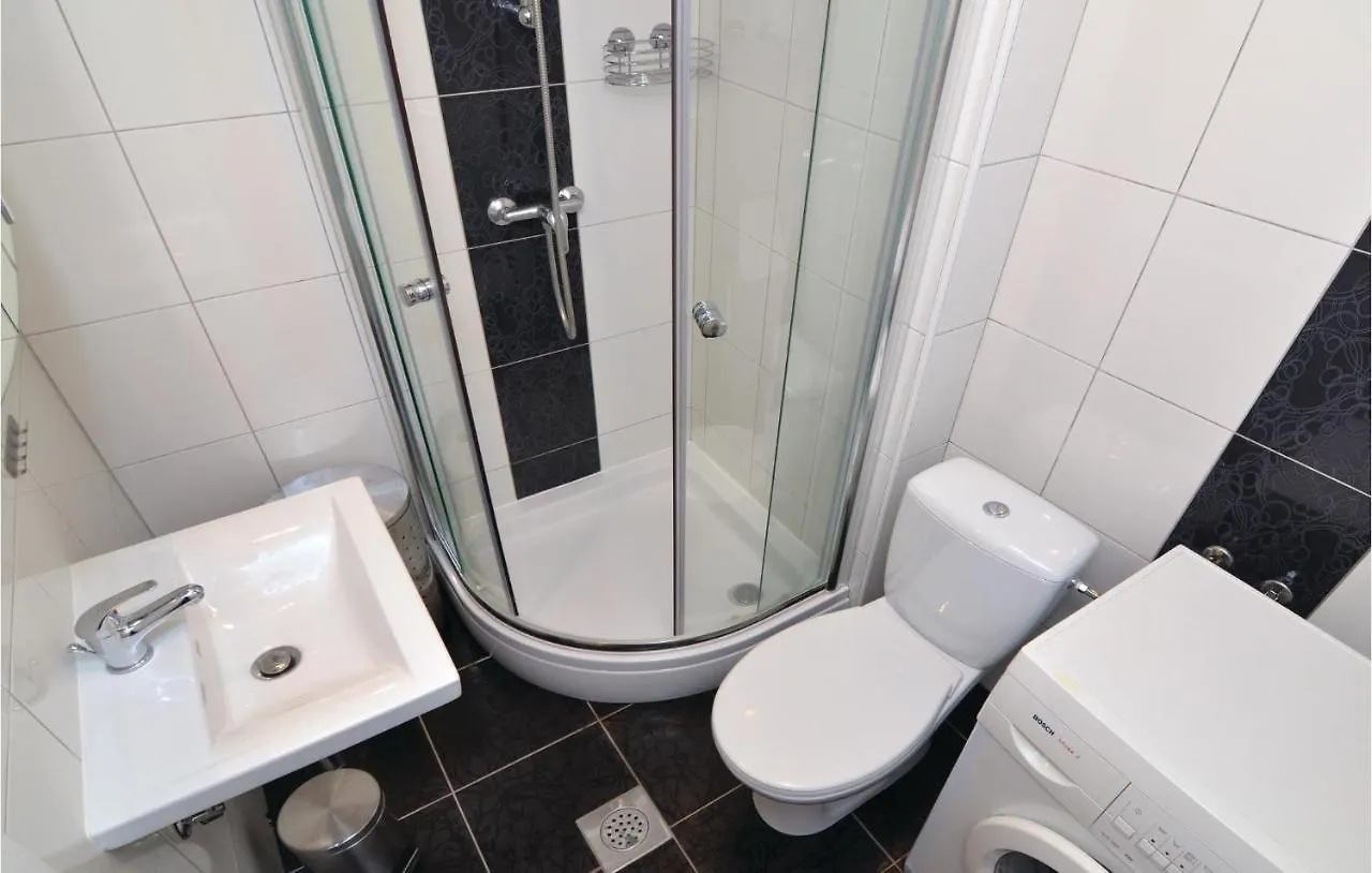 2 Bedroom Nice Apartment In 로브란
